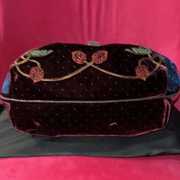 Fendi squirrel embellished velvet spy bag rare limited edition handbag hobo - Picture 7 of 16